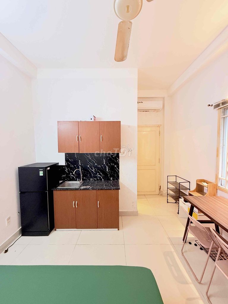 Window room, full interior