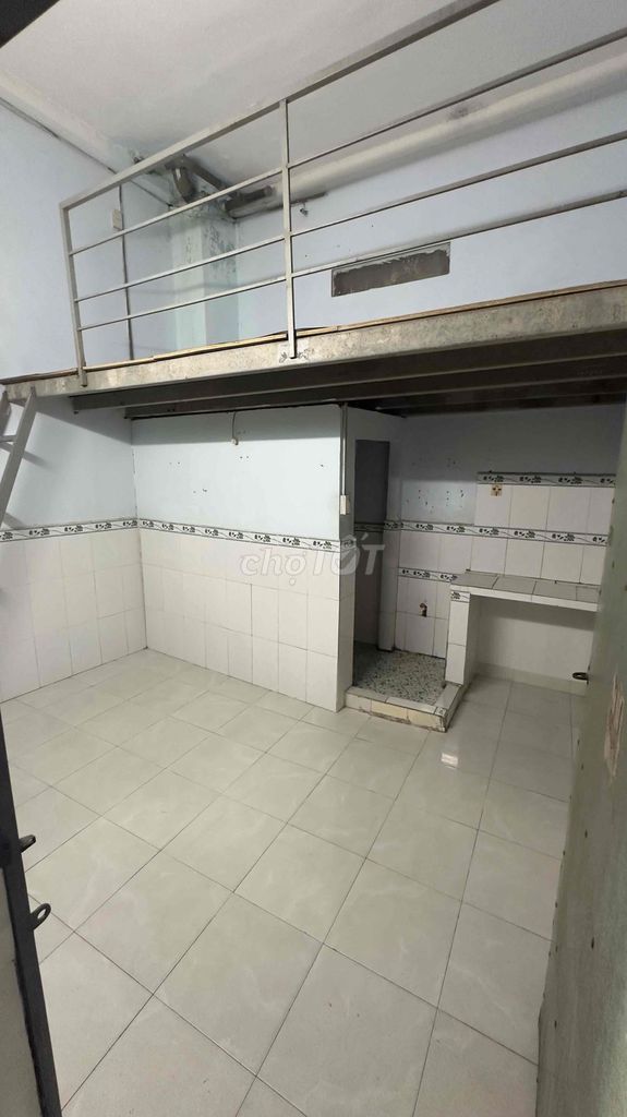 Low-priced employee hotel
