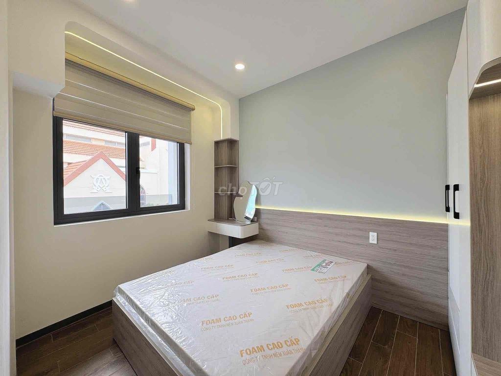 Rent a service apartment. A balcony bedroom. Thành Thái.