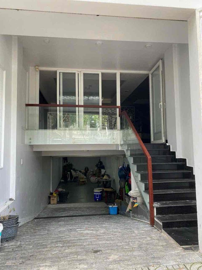 Rent 5 bedrooms plus 5 toilets 4 X19 M, 3rd floor vault 28 million a month