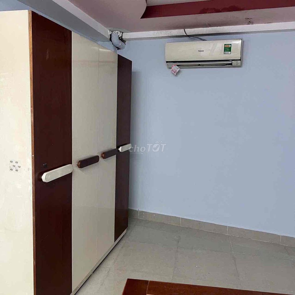 Rent a Tái Thiết front house