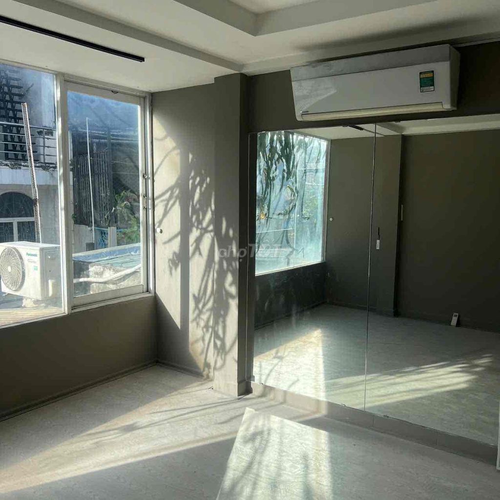 Rent a Tái Thiết front house