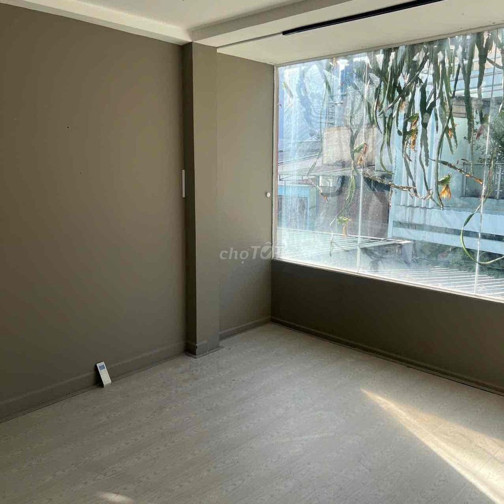 Rent a Tái Thiết front house