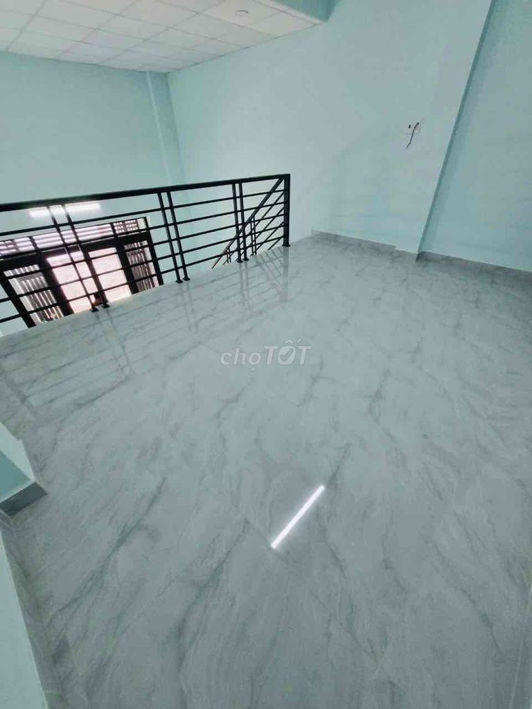 The residence is in the safe convent. Three bedrooms, two toilets. Car road