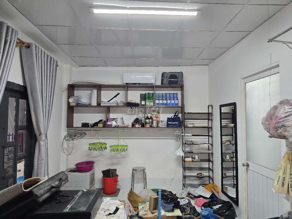 rented room (near)
