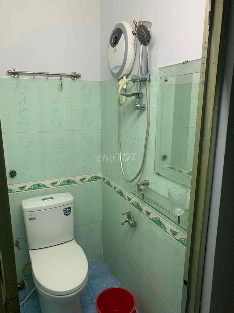 Clean room for cheap rent.