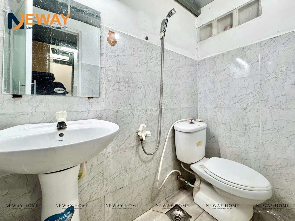 high guard room full options - walking through University dedication - receiving electric cars, pet