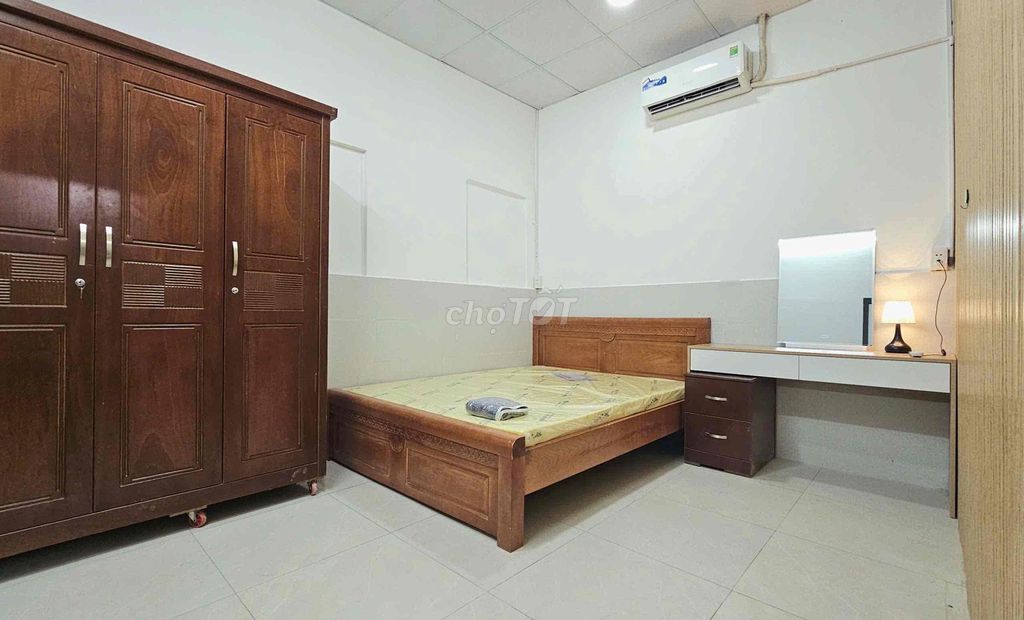 A large, low-cost Phan Đăng Lưu Phú Nhuận balcony.
