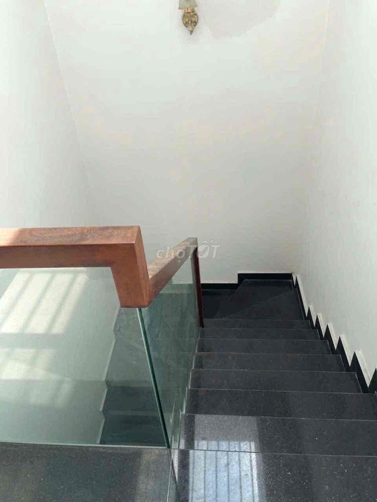 Renting Bình Lợi-6 bedrooms, 5 toilets, 4x17 M-- just 26 million a month.
