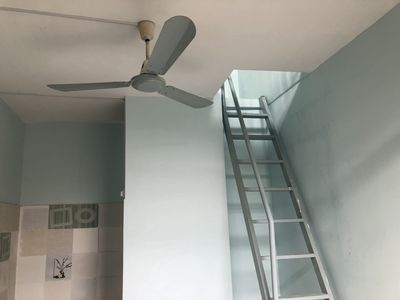 Rent a room on T15 opposite of the House of Deeds