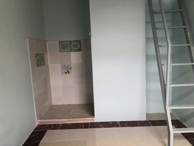 Rent a room on T15 opposite of the House of Deeds