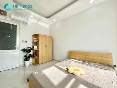 Two-size mini bedroom Full of furniture next to the University of Hong Eagle Medical School. Five.