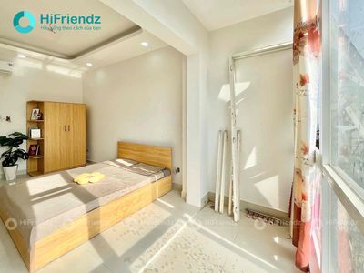 Two-size mini bedroom Full of furniture next to the University of Hong Eagle Medical School. Five.