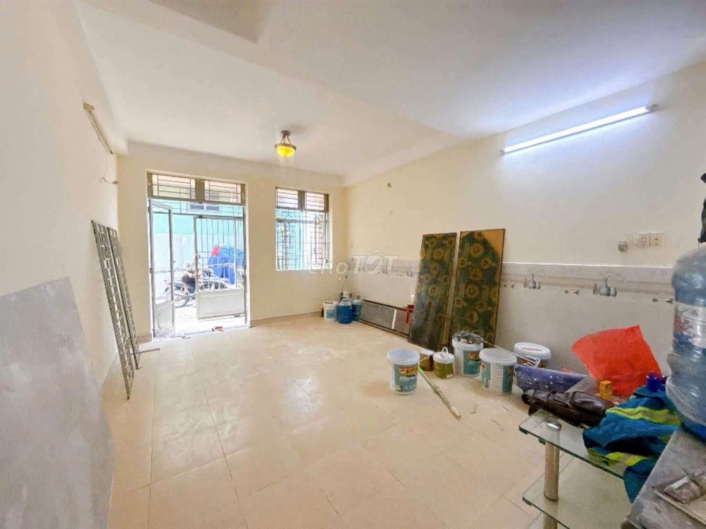 Hall 6 M oil mound, 4 x15 M, 2 floors, St, 4 bedrooms, 5 toilets, 13 million