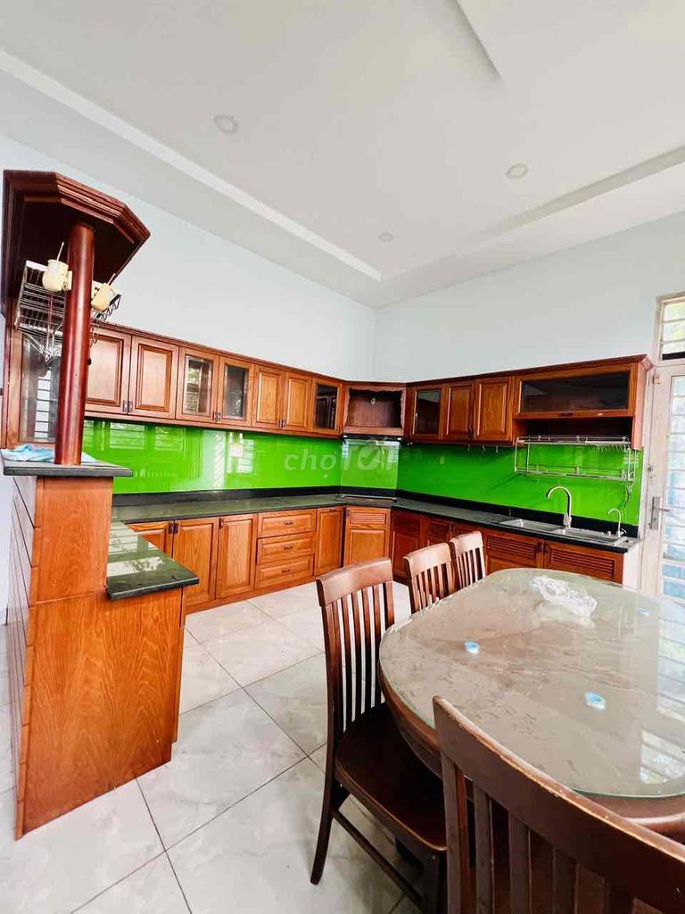 We'll rent the Royal Gardens 10 x 40 meters 1 .1 .1 floor bedroom 4 toilets