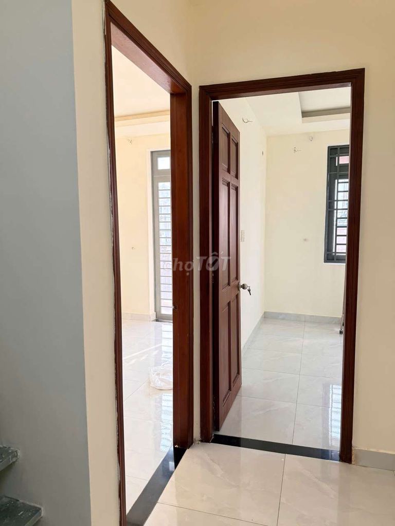 Rent the house right in the east market. 1 MM 2 floors, area 7-08 with 4 bedrooms, 3 toilets