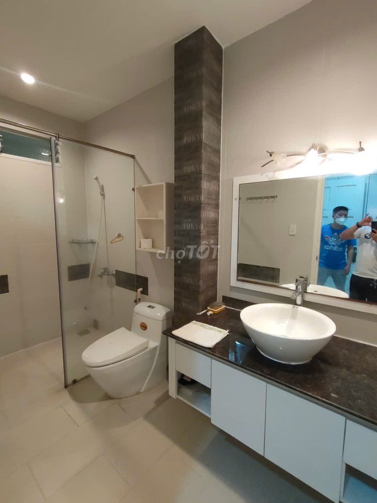 Rent the entire Âu Dương Lân district 8