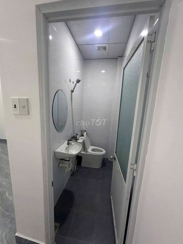 The original building, Q. Phú Nhuận 109 m2, full interior 2 bedrooms cost 13.5 million a month
