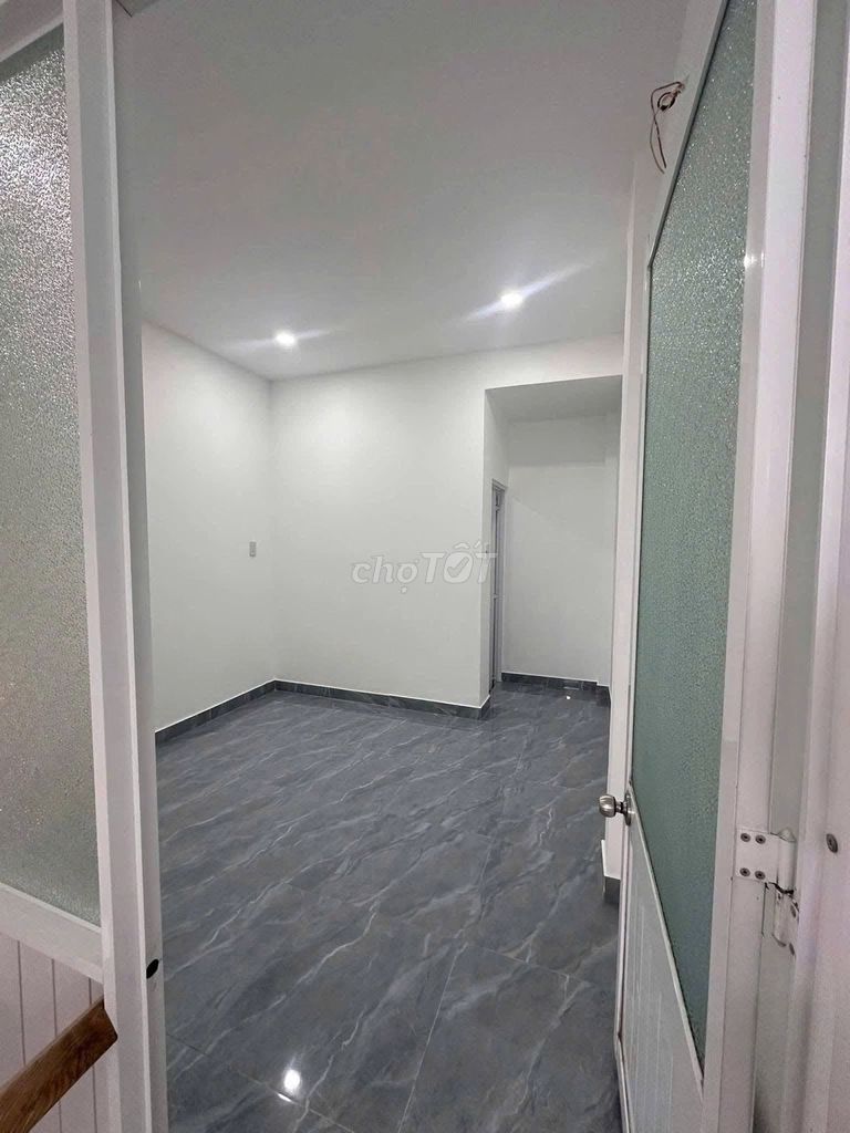 The original building, Q. Phú Nhuận 109 m2, full interior 2 bedrooms cost 13.5 million a month