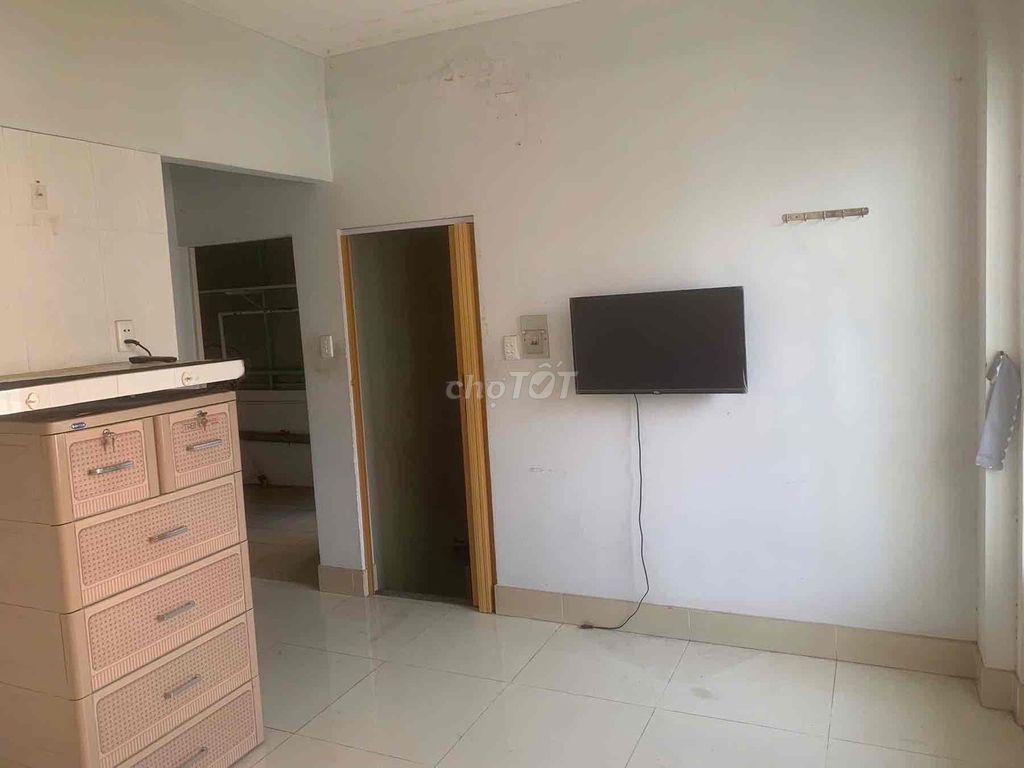 3rd floor bedroom 2 Nguyễn Thái Sơn toilets