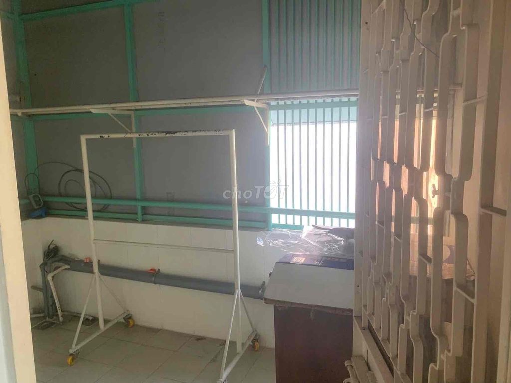 3rd floor bedroom 2 Nguyễn Thái Sơn toilets