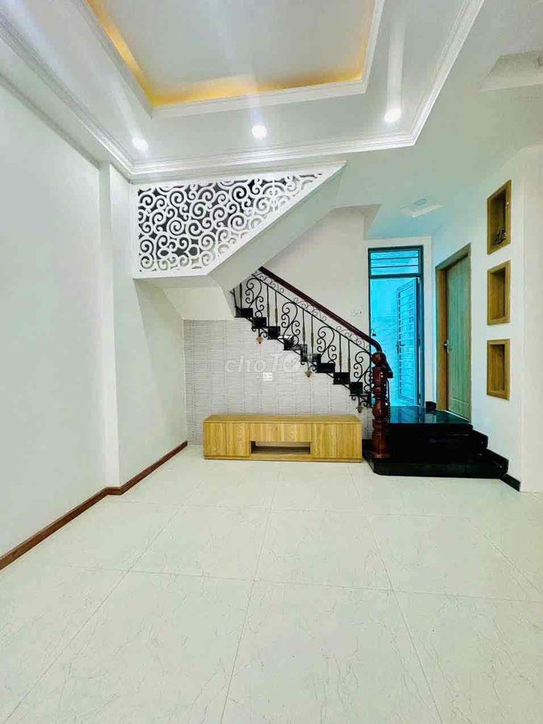 Renting the original house, Thạnh Lộc District 12.