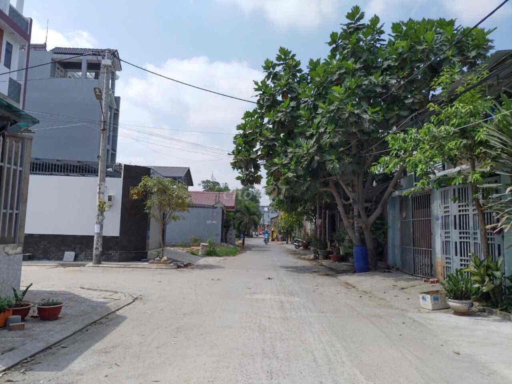 Renting the original house, Thạnh Lộc District 12.