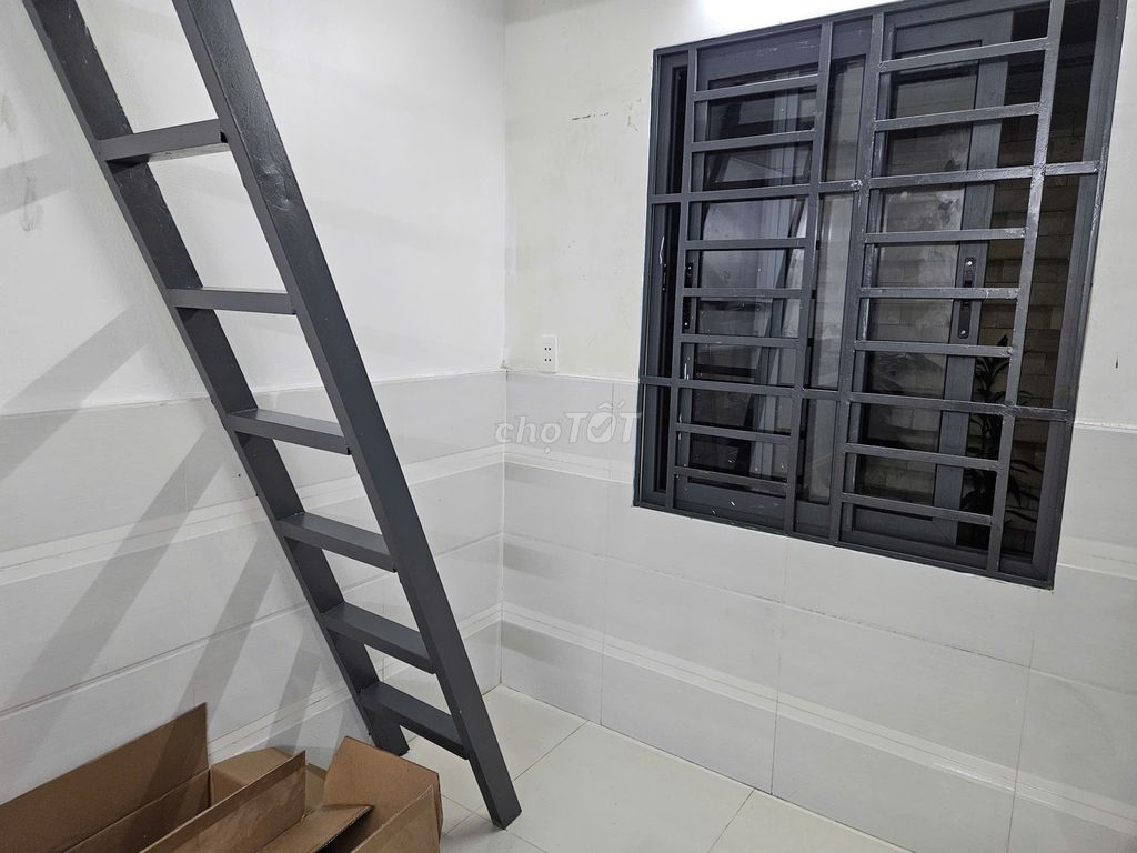 Rent room in Võ Văn Hát, District 9. Light, safe, now free.