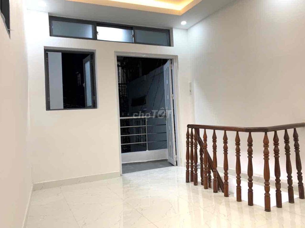 The entire Ni Sư Huỳnh Liên alley root (3 x 5 meters above 1 floor)