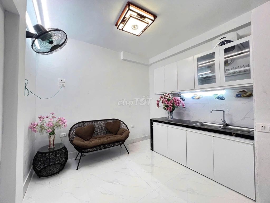 R.Q.q1, Phú Nhuận, 2 bedrooms, Full interior rent 14 million a month