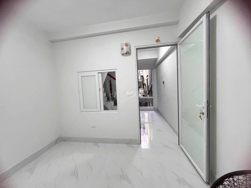 R.Q.q1, Phú Nhuận, 2 bedrooms, Full interior rent 14 million a month