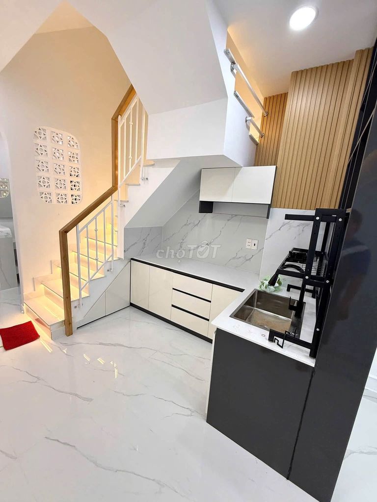 Front floor 204, area: 3.5 x18 meters, 3 stories, 3 pm, 4 toilets - 30 million