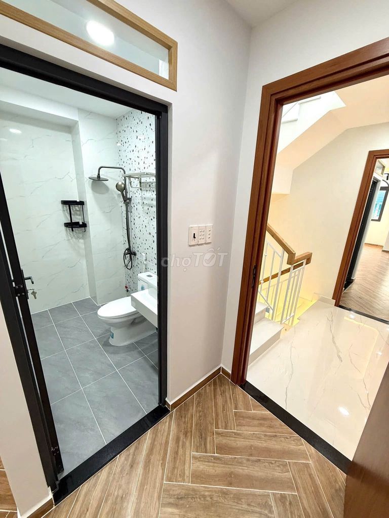 Front floor 204, area: 3.5 x18 meters, 3 stories, 3 pm, 4 toilets - 30 million