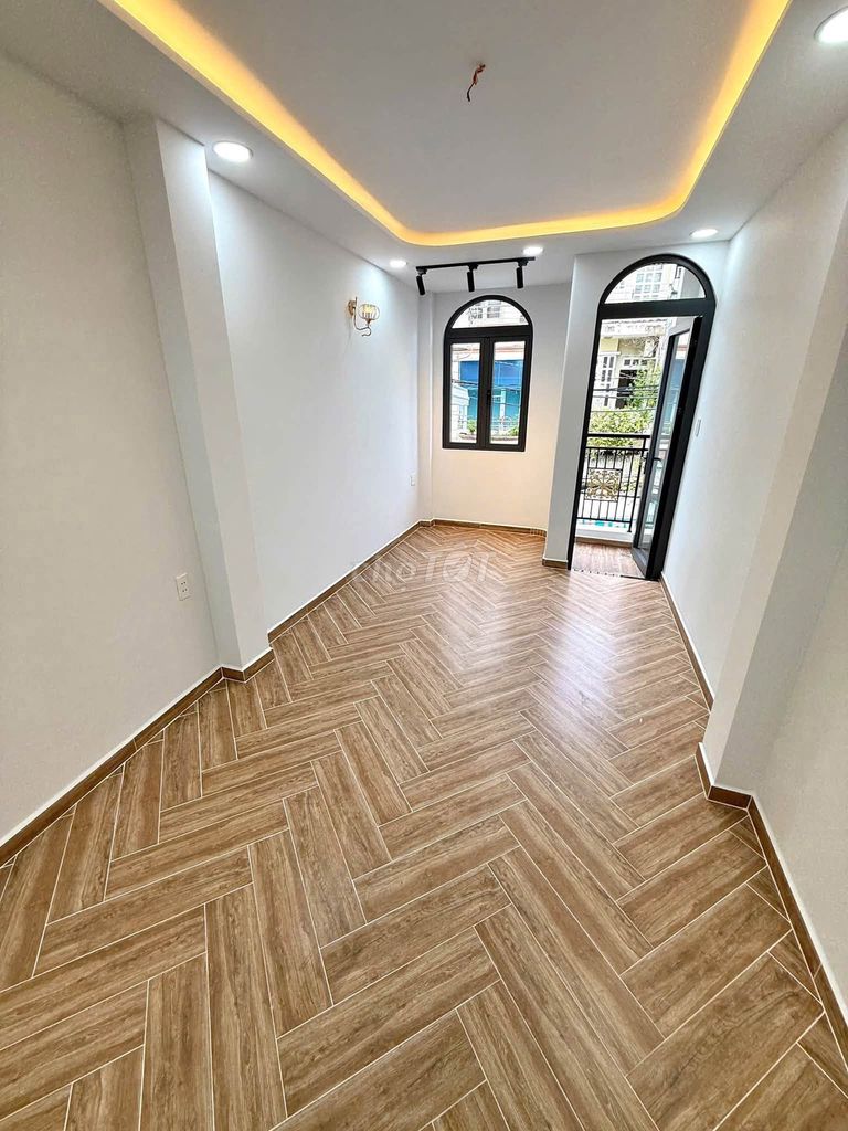 Front floor 204, area: 3.5 x18 meters, 3 stories, 3 pm, 4 toilets - 30 million
