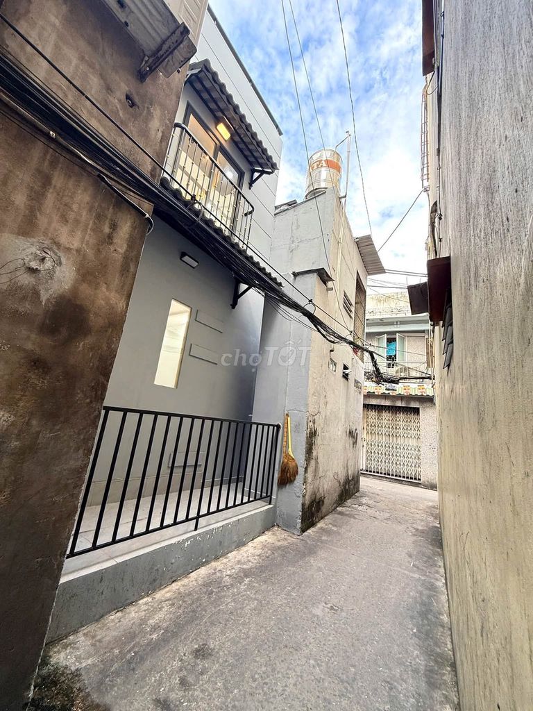 Front floor 204, area: 3.5 x18 meters, 3 stories, 3 pm, 4 toilets - 30 million