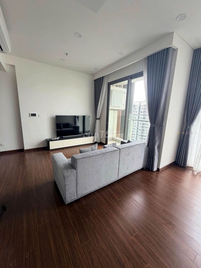 Rent a two-room Laomes Grand Park District 9.