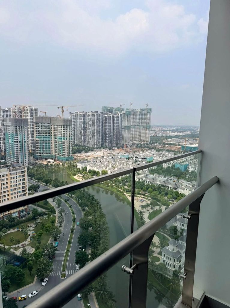 Rent a two-room Laomes Grand Park District 9.