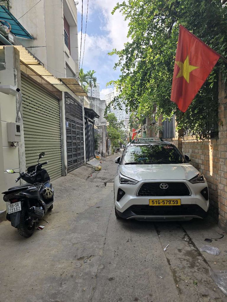 The main car alley house is for rent