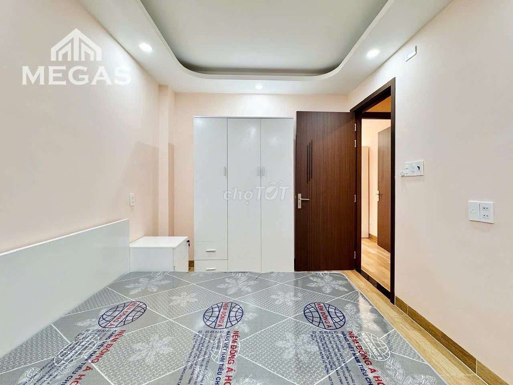 The main car alley house is for rent