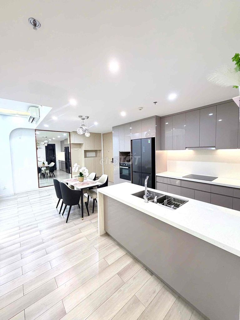 We'll rent out the Vinhomes Grand Park bedrooms in 9th county, which is only 4 million.