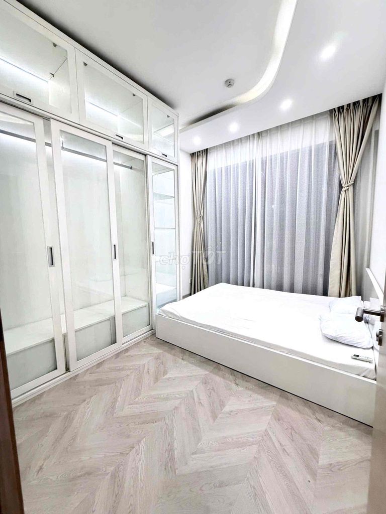 We'll rent out the Vinhomes Grand Park bedrooms in 9th county, which is only 4 million.