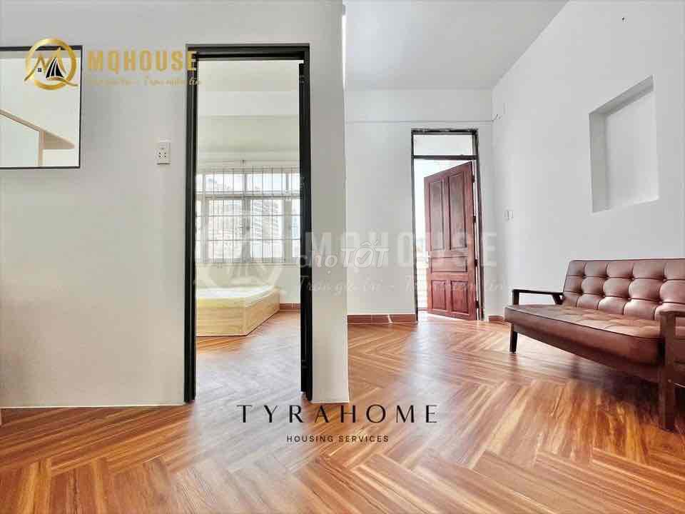 Hot little apartment. One bathroom. View Landmark. Full interior.