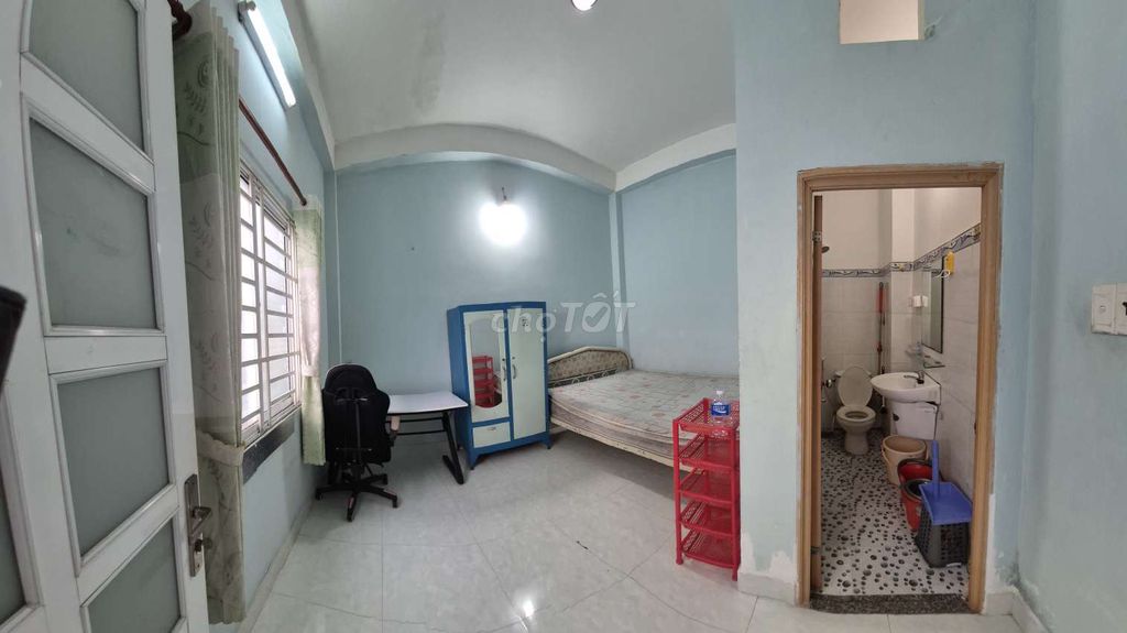 Gò Vấp strip room.