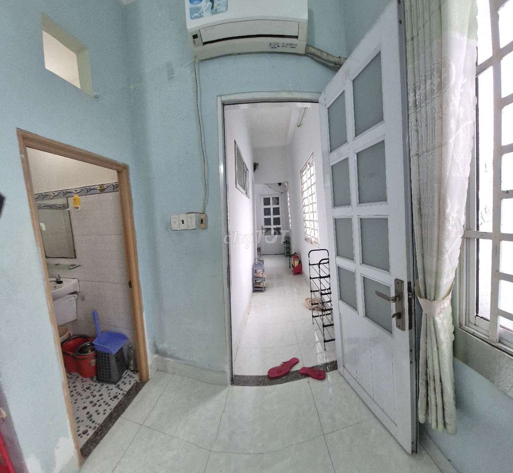 Gò Vấp strip room.
