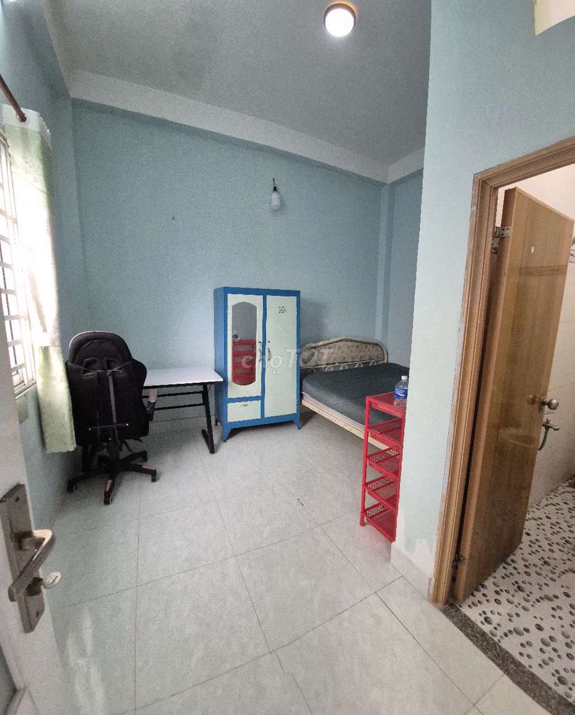 Gò Vấp strip room.