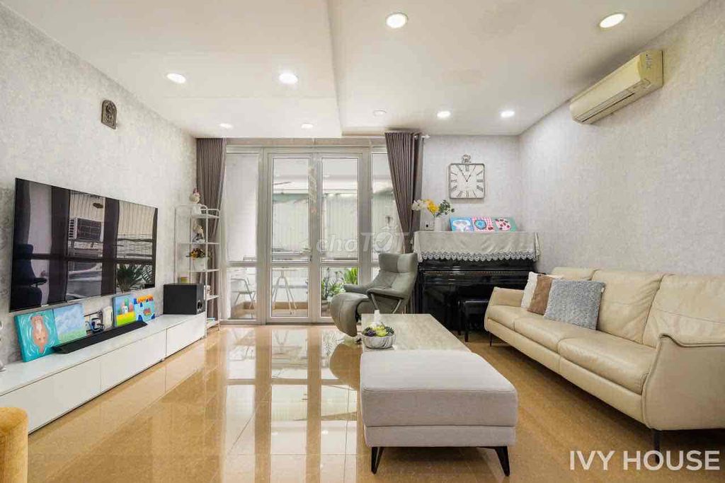 The full interior service apartment--insistent to you in the earlah.