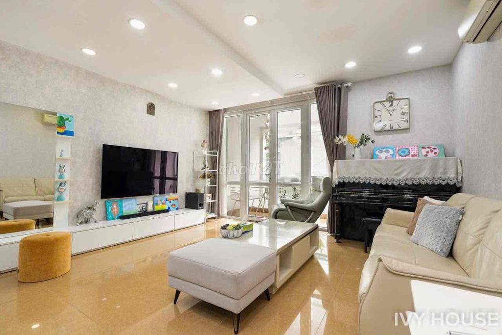 The full interior service apartment--insistent to you in the earlah.