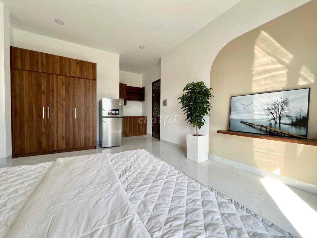 apartment 40 meters 2 big balconies - natural sunlight right here in Ngô Tất Tố bordering 133 district