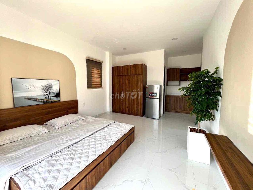 apartment 40 meters 2 big balconies - natural sunlight right here in Ngô Tất Tố bordering 133 district