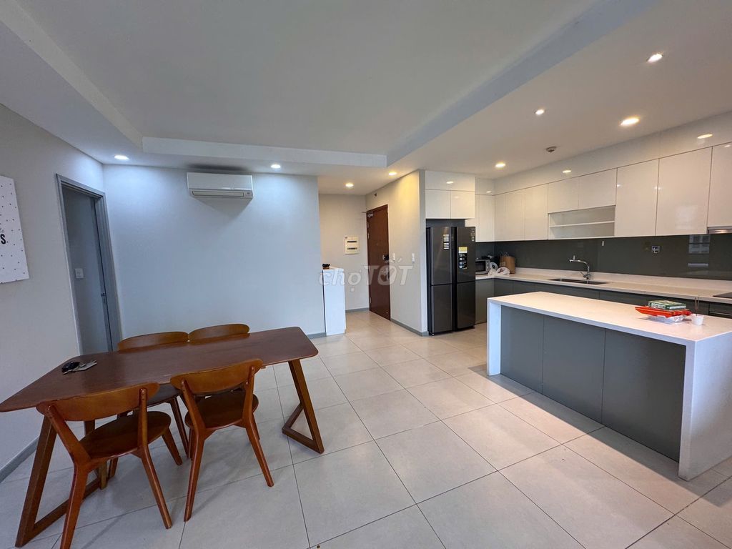 The Gold View apartment three bedroom comfortable.